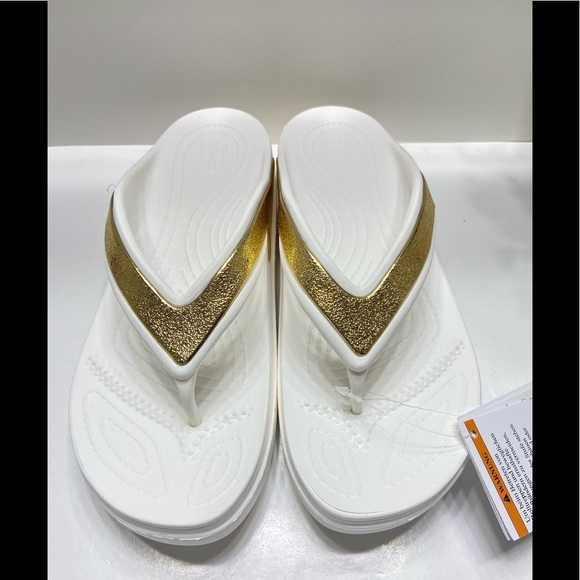 NEW Crocs Sloane Shine Wedge Flip Flop Sandals - Picture 2 of 9